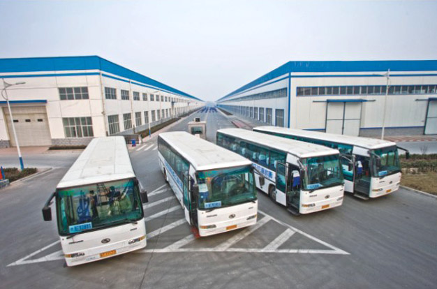 廠區通勤車集合